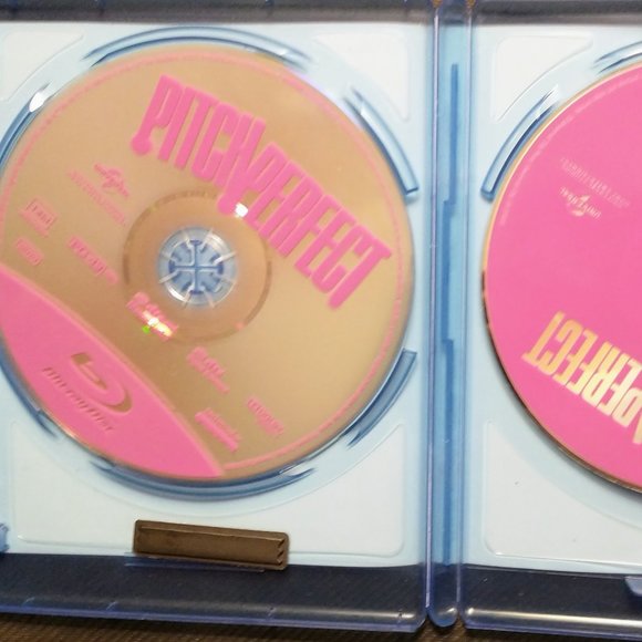 Pitch Perfect - Full Length Feature Blu-Ray & DVD Combo-with Ultraviolet copy - Picture 6 of 9